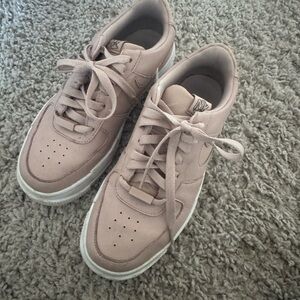 Nike Women's Air Force 1 - Pink
